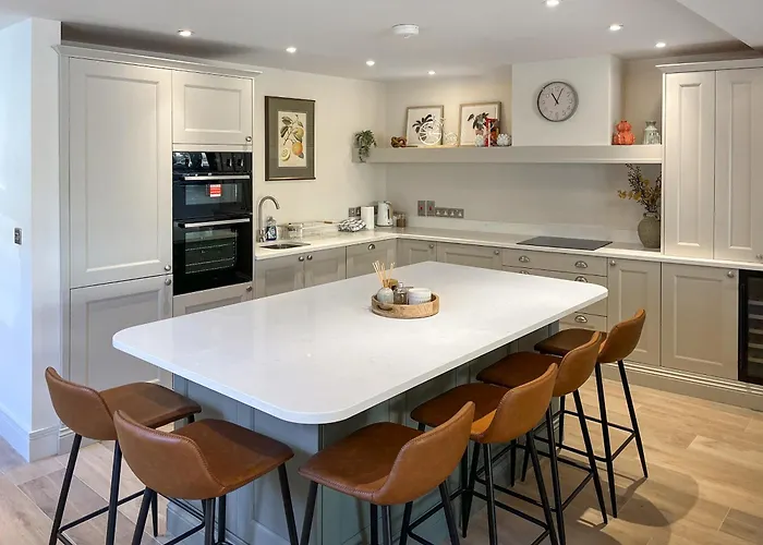 The Stables - Uk50639 *