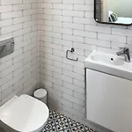 The Stables - Uk50639 *