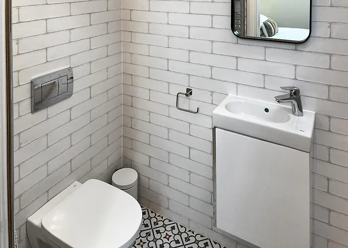 The Stables - Uk50639 *